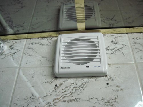 Вентилятор под потолком