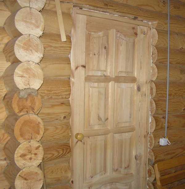 Деревянные двери требуют дополнительного ухода