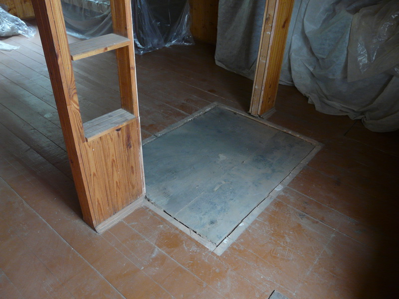 Не важно из какого материала будет выполнять пол в бане, под печкой должен быть бетон